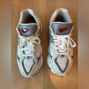 New Balance 9060 Unisex Size 7 Men/8.5 Women